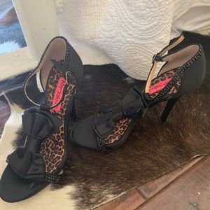 Betsy Johnson black bow with cheetah pumps
